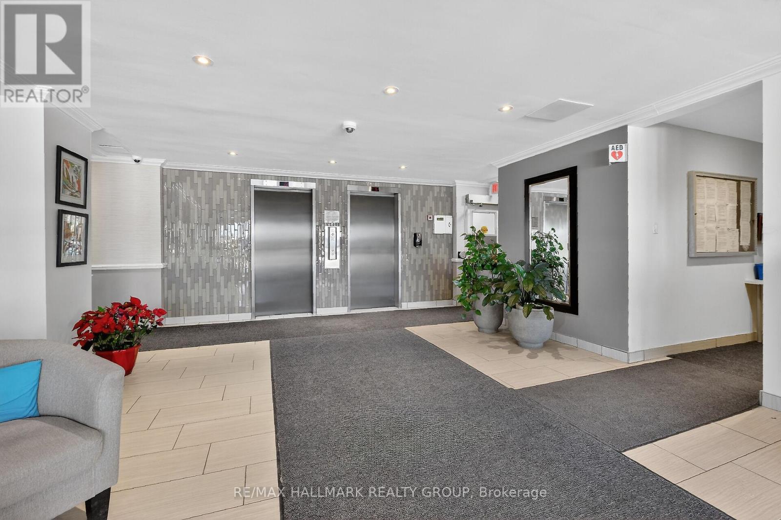 407 - 2400 Virginia Drive, Ottawa, Ontario  K1H 8L3 - Photo 4 - X12816586