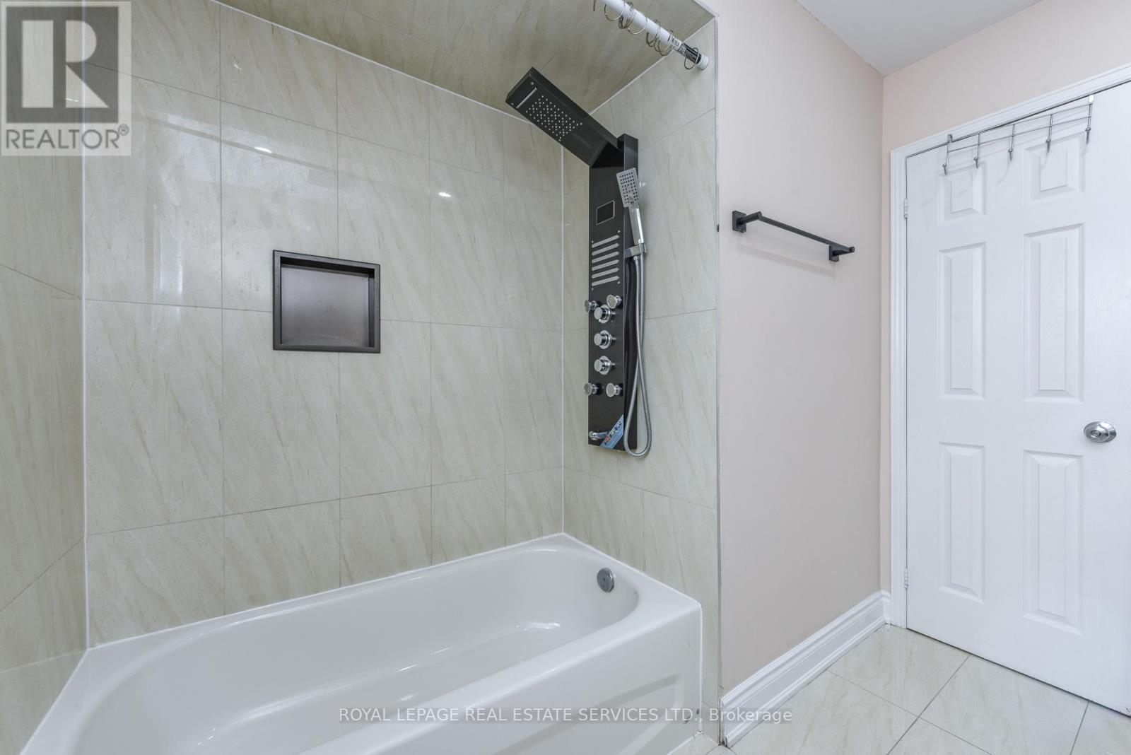 18 Tremont Court, Brampton, Ontario  L6Z 4C8 - Photo 23 - W12798422