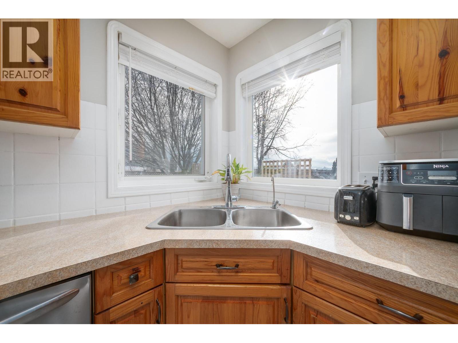 4450 Postill Drive Unit# 9 Kelowna Photo 12