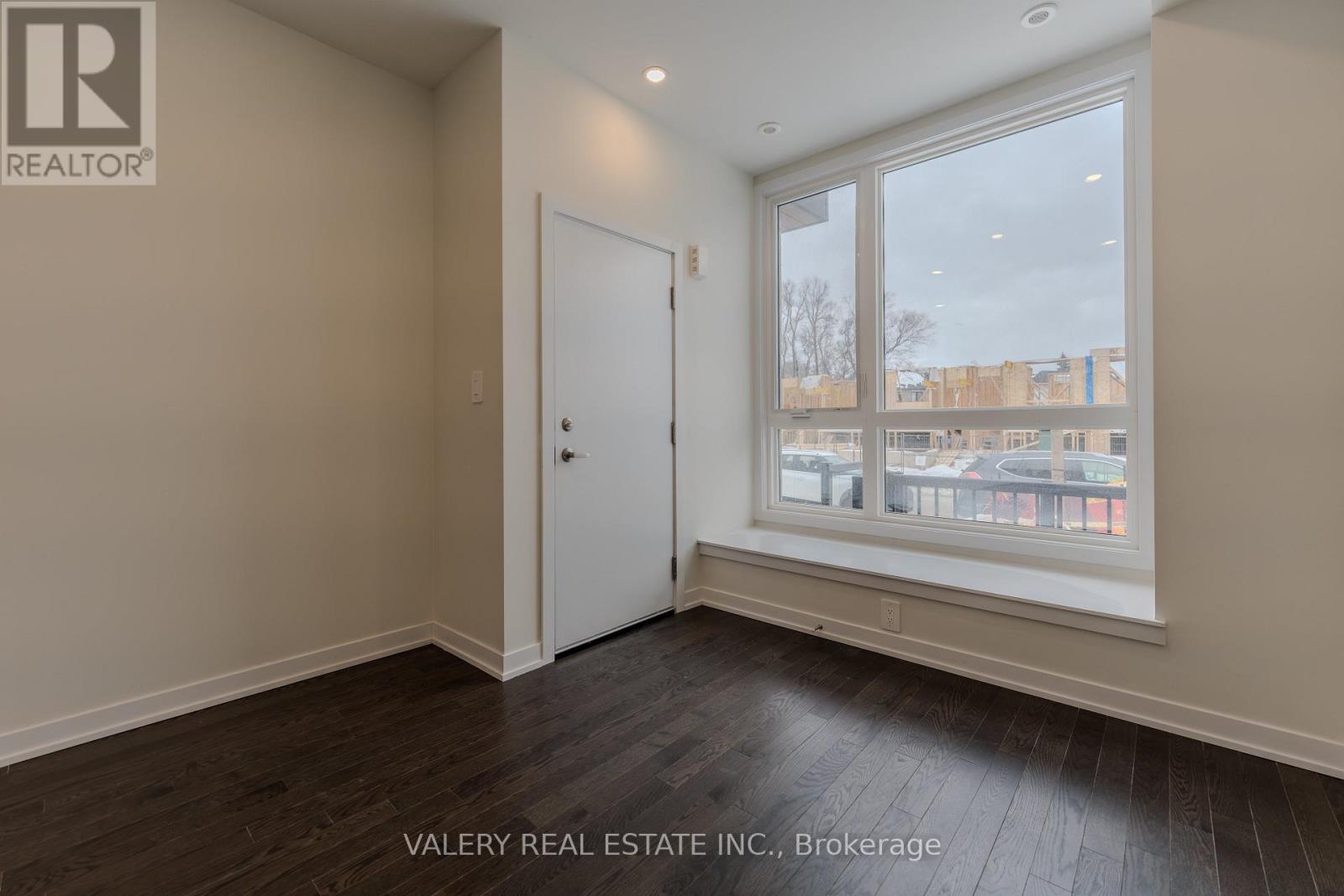 18 Grn Grdns Boulevard, Toronto, Ontario  M6A 0E7 - Photo 2 - C12816468