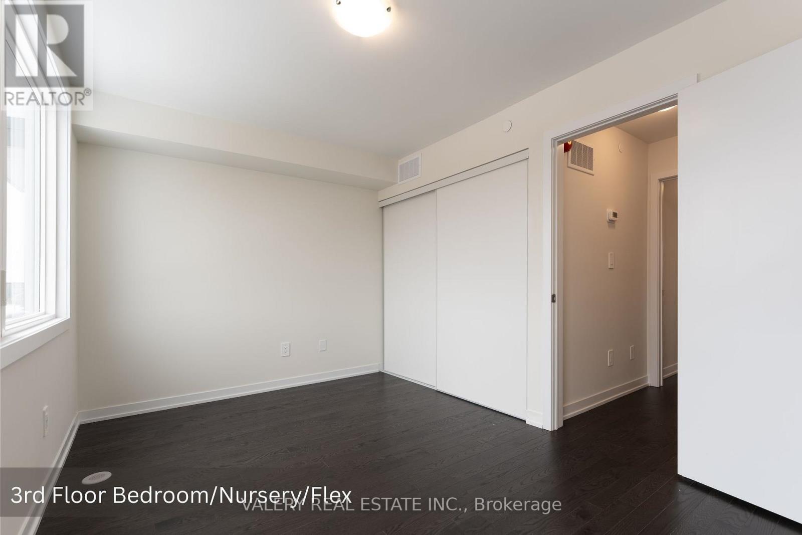 18 Grn Grdns Boulevard, Toronto (Englemount-Lawrence), Ontario  M6A 0E7 - Photo 27 - C12816468