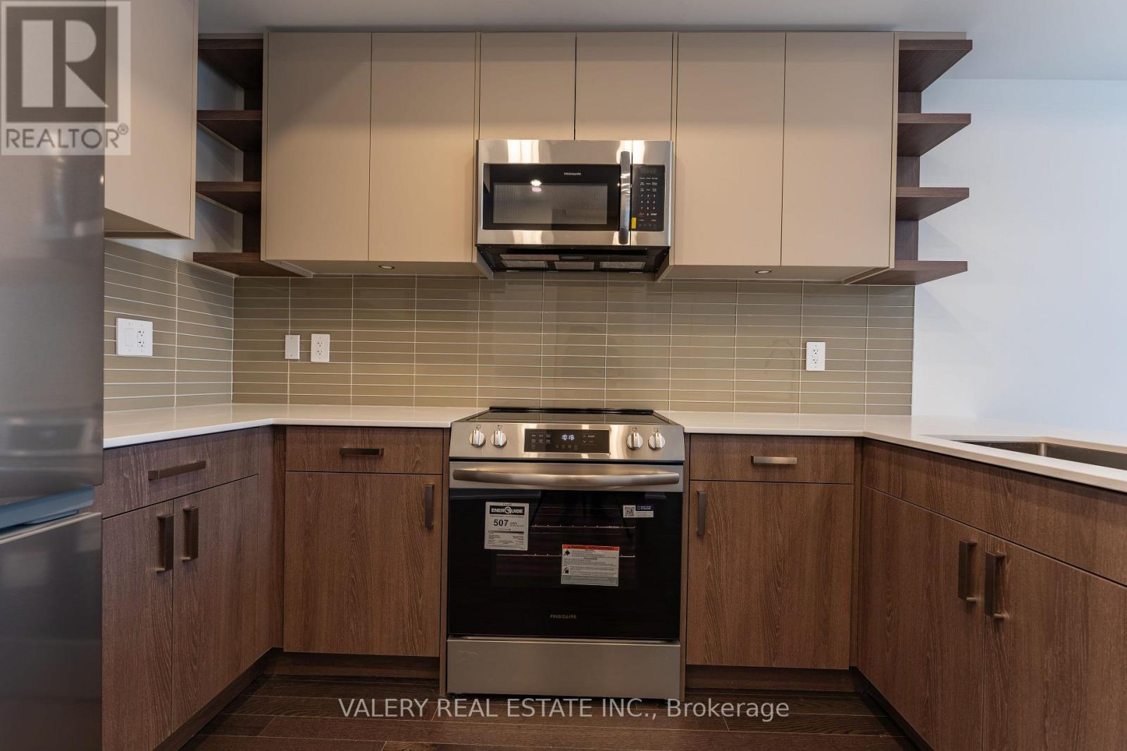 18 Grn Grdns Boulevard, Toronto, Ontario  M6A 0E7 - Photo 4 - C12816468