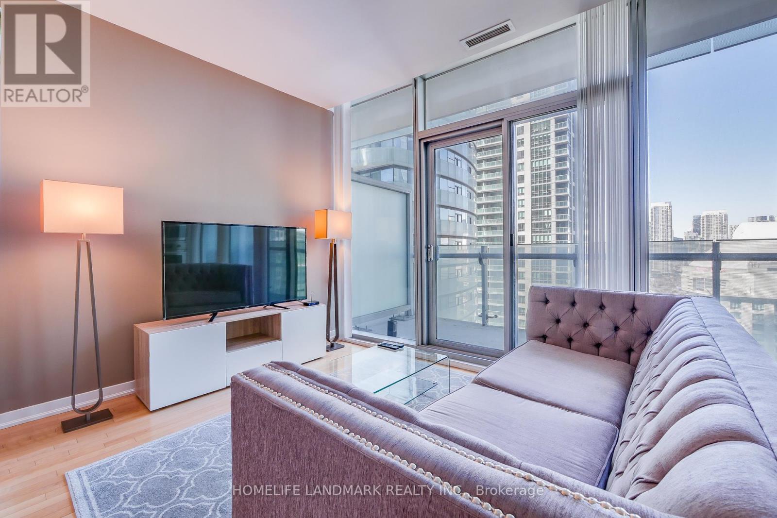 1807 - 14 York Street, Toronto (Waterfront Communities), Ontario  M5J 0A6 - Photo 3 - C12816470