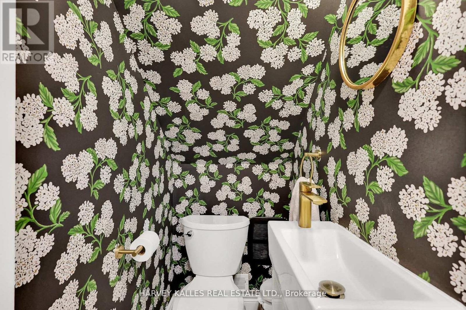 6 Glenarden Road, Toronto, Ontario  M6C 3J7 - Photo 12 - C12816570