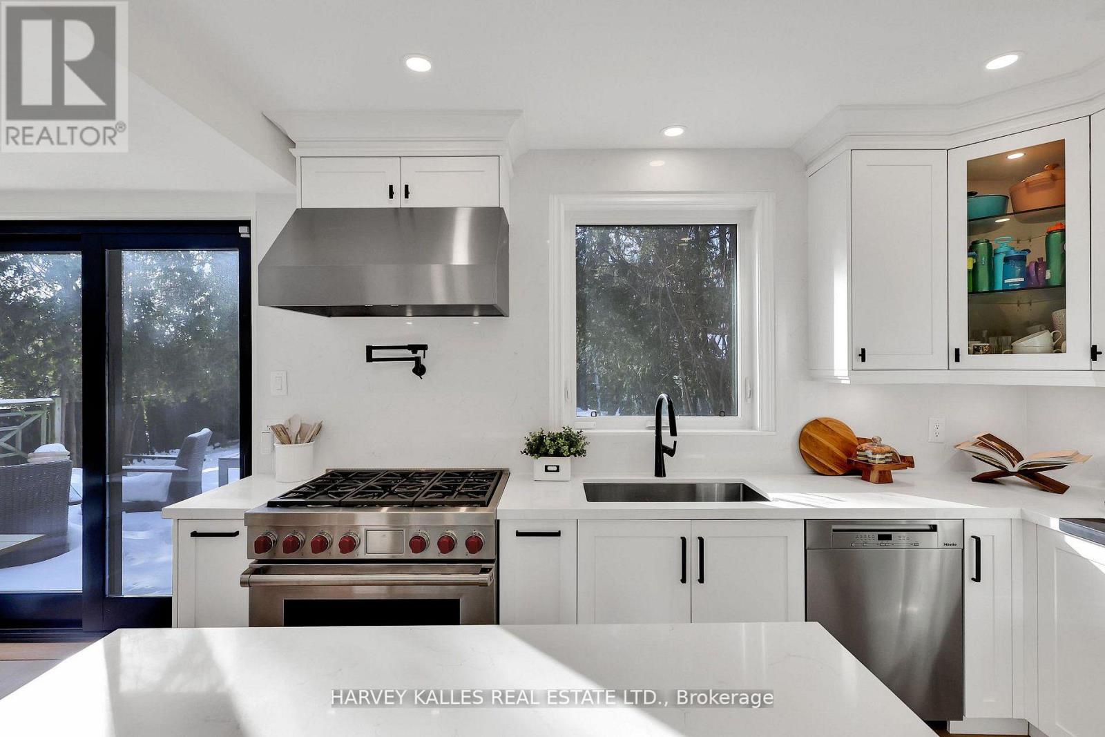 6 Glenarden Road, Toronto, Ontario  M6C 3J7 - Photo 18 - C12816570