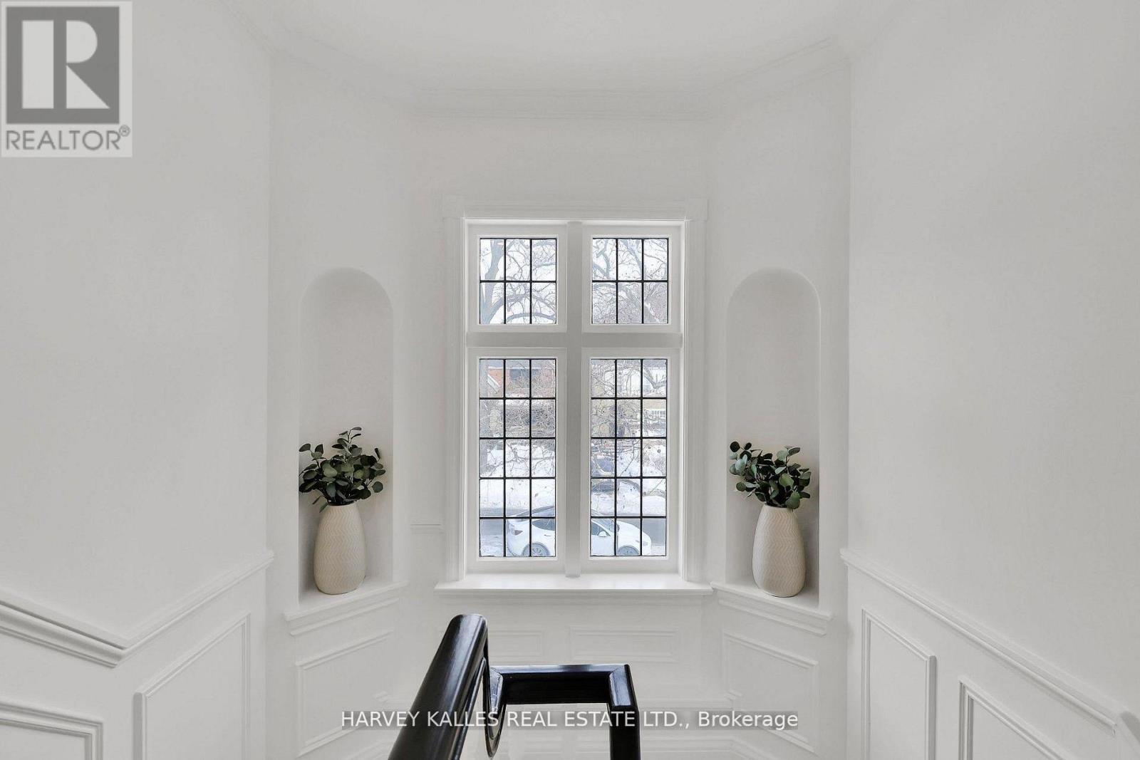 6 Glenarden Road, Toronto, Ontario  M6C 3J7 - Photo 22 - C12816570