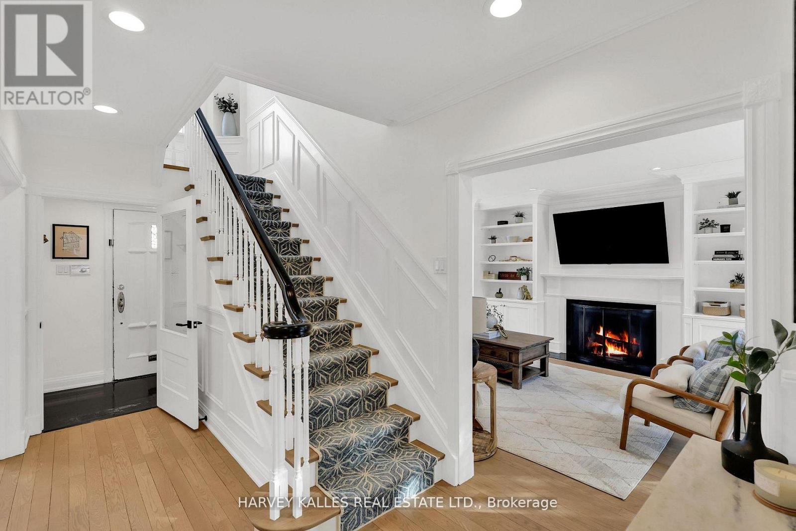 6 Glenarden Road, Toronto, Ontario  M6C 3J7 - Photo 7 - C12816570