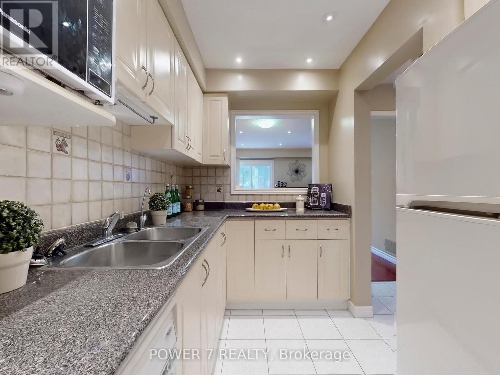 114 Sandyhook Square, Toronto, Ontario  M1W 3N5 - Photo 13 - E12816430