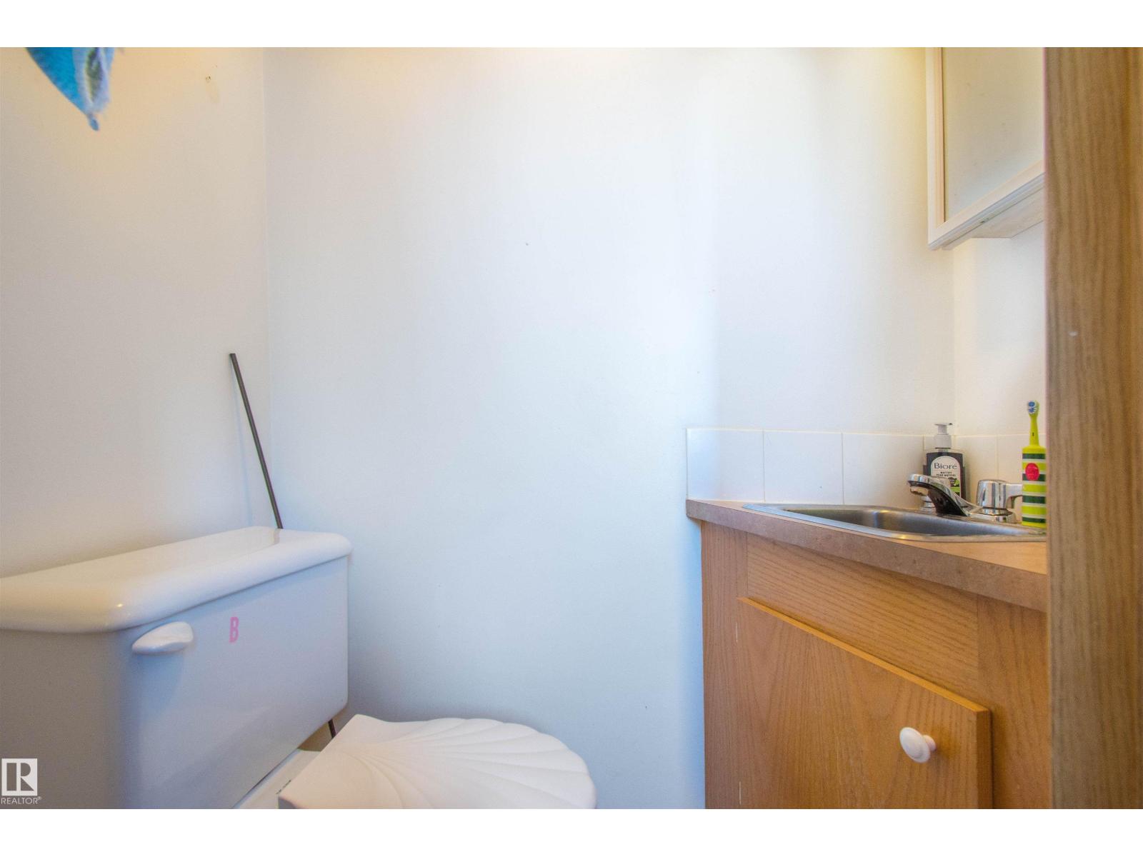 21 Amberly Co Nw, Edmonton, Alberta  T6R 3A3 - Photo 9 - E4474455