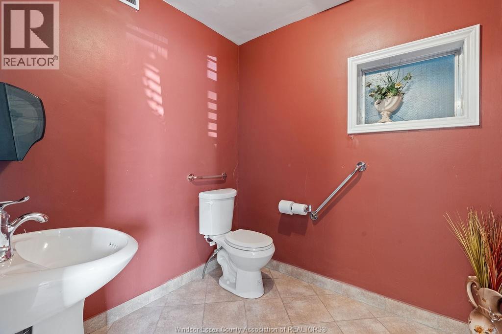 2558 Howard, Windsor, Ontario N8X 3W2 - Photo 12 - 26003920