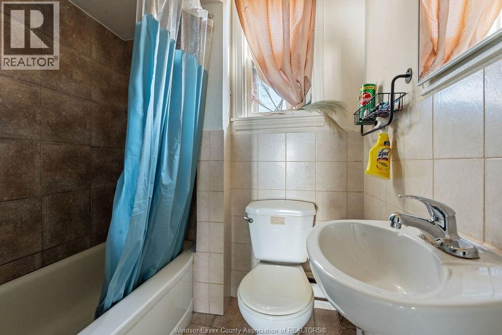2558 Howard, Windsor, Ontario N8X 3W2 - Photo 19 - 26003920