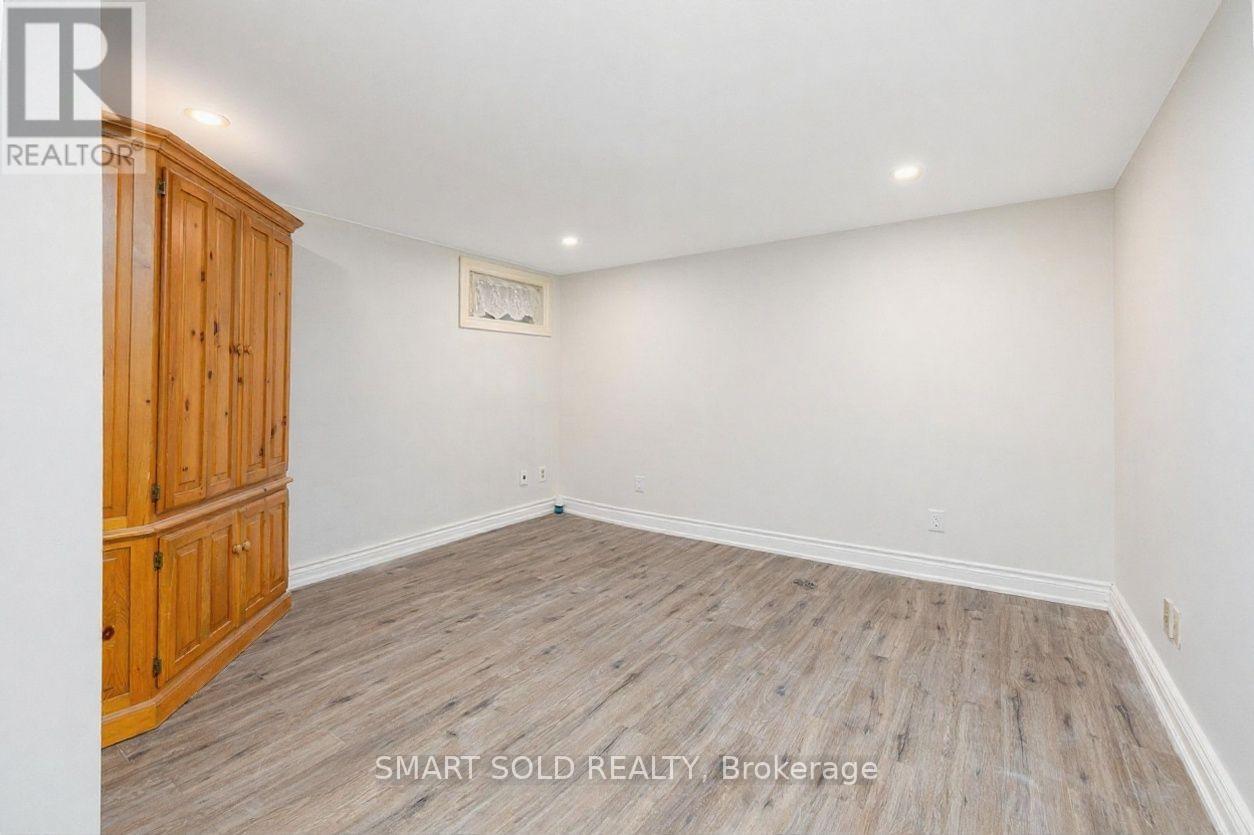 Lower - 10 Holman Crescent, Aurora (Aurora Highlands), Ontario  L4G 1Z9 - Photo 10 - N12816440