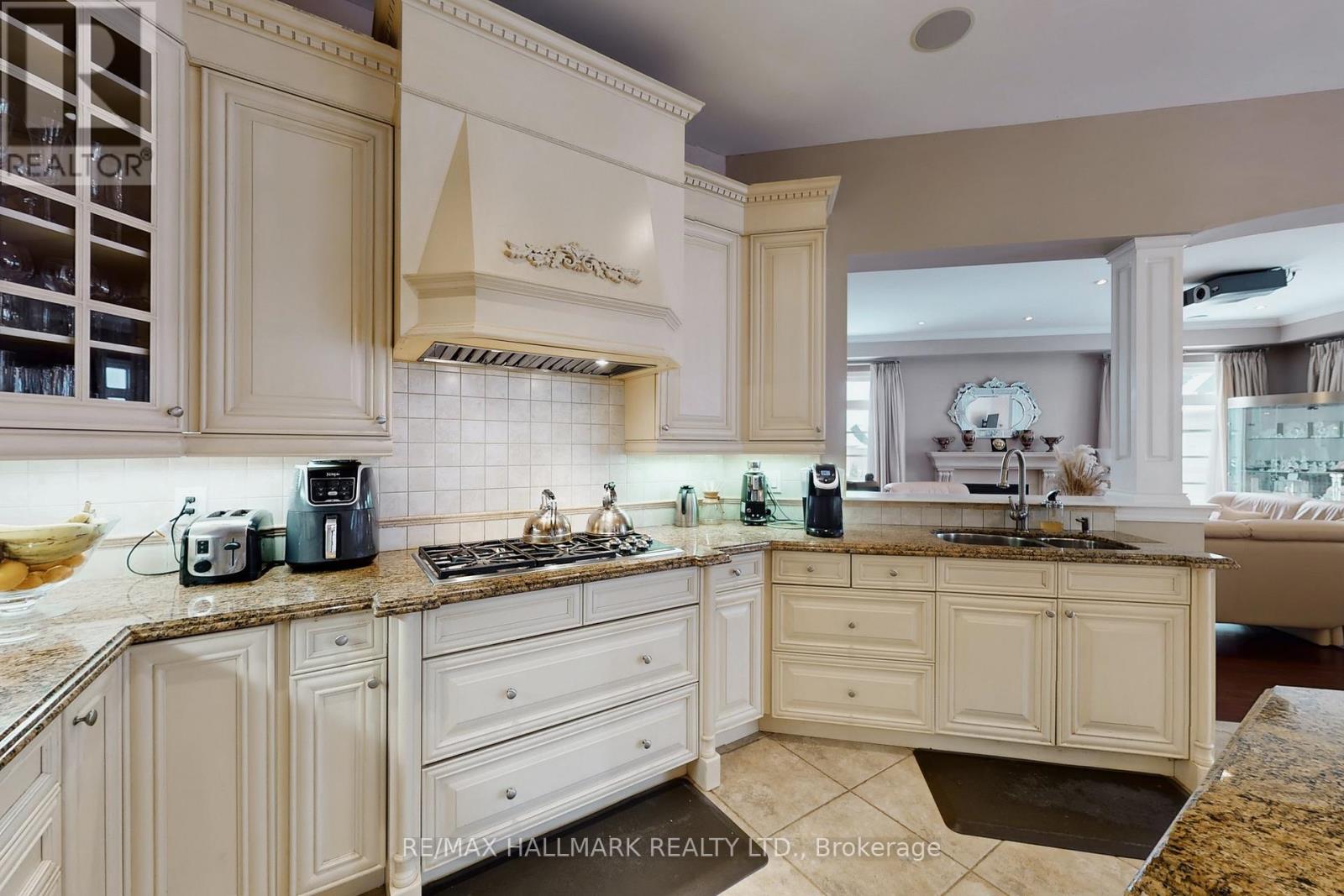 123 Carisbrooke Circle, Aurora, Ontario  L4G 0K4 - Photo 15 - N12816476