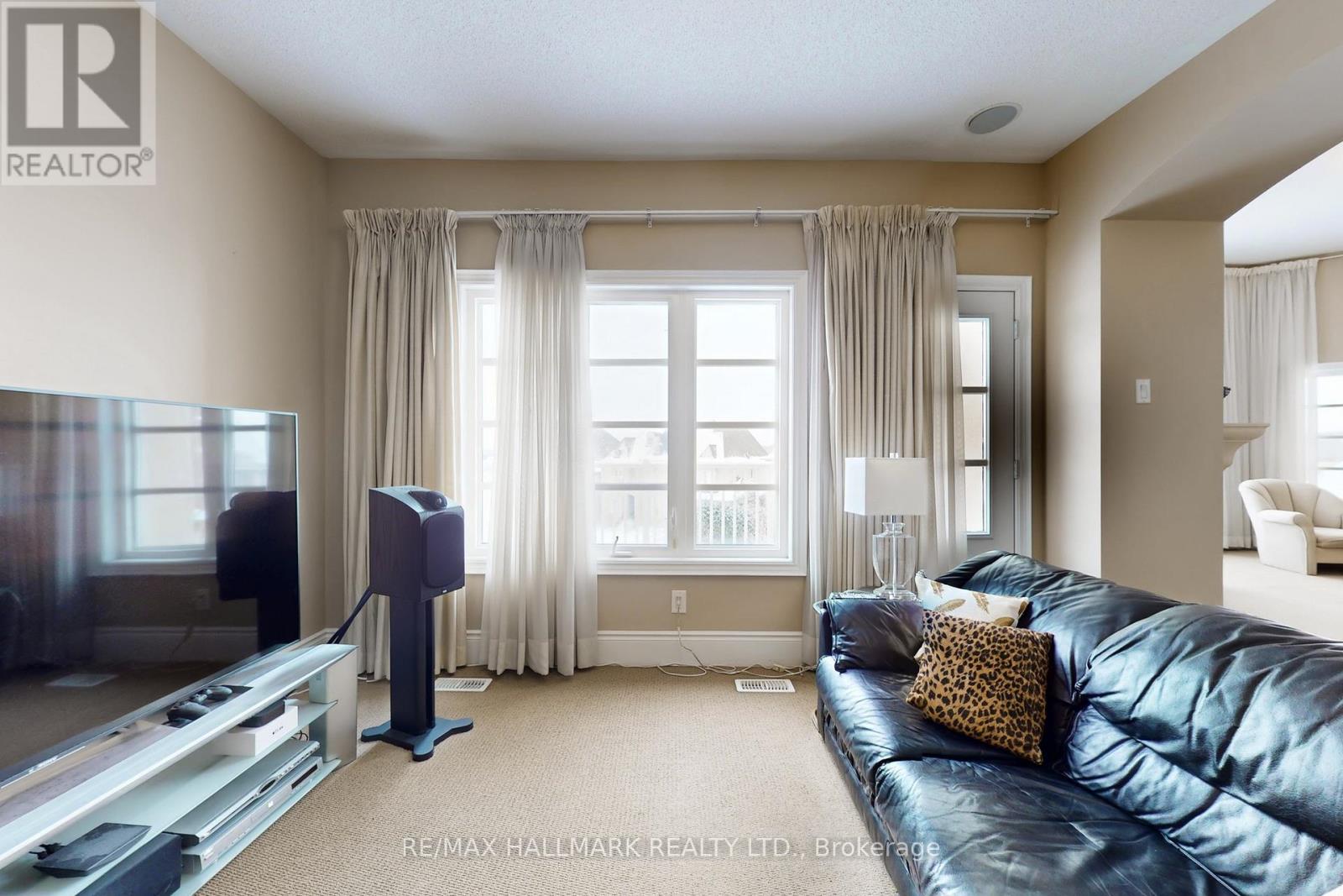 123 Carisbrooke Circle, Aurora, Ontario  L4G 0K4 - Photo 30 - N12816476