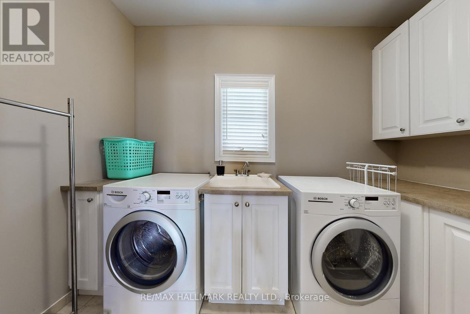 123 Carisbrooke Circle, Aurora, Ontario  L4G 0K4 - Photo 41 - N12816476