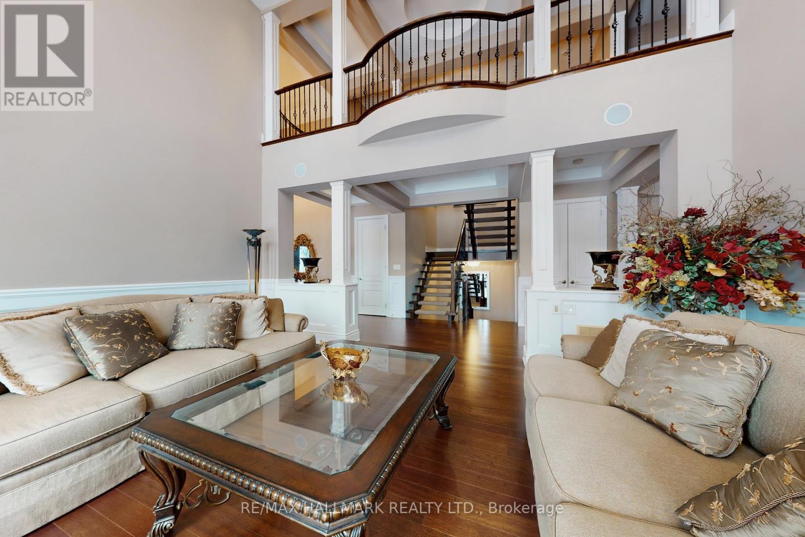 123 Carisbrooke Circle, Aurora, Ontario  L4G 0K4 - Photo 6 - N12816476