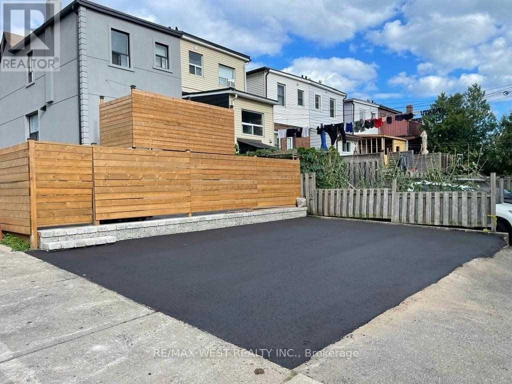 902 Woodbine Avenue, Toronto, Ontario  M4C 4B5 - Photo 46 - E12816118