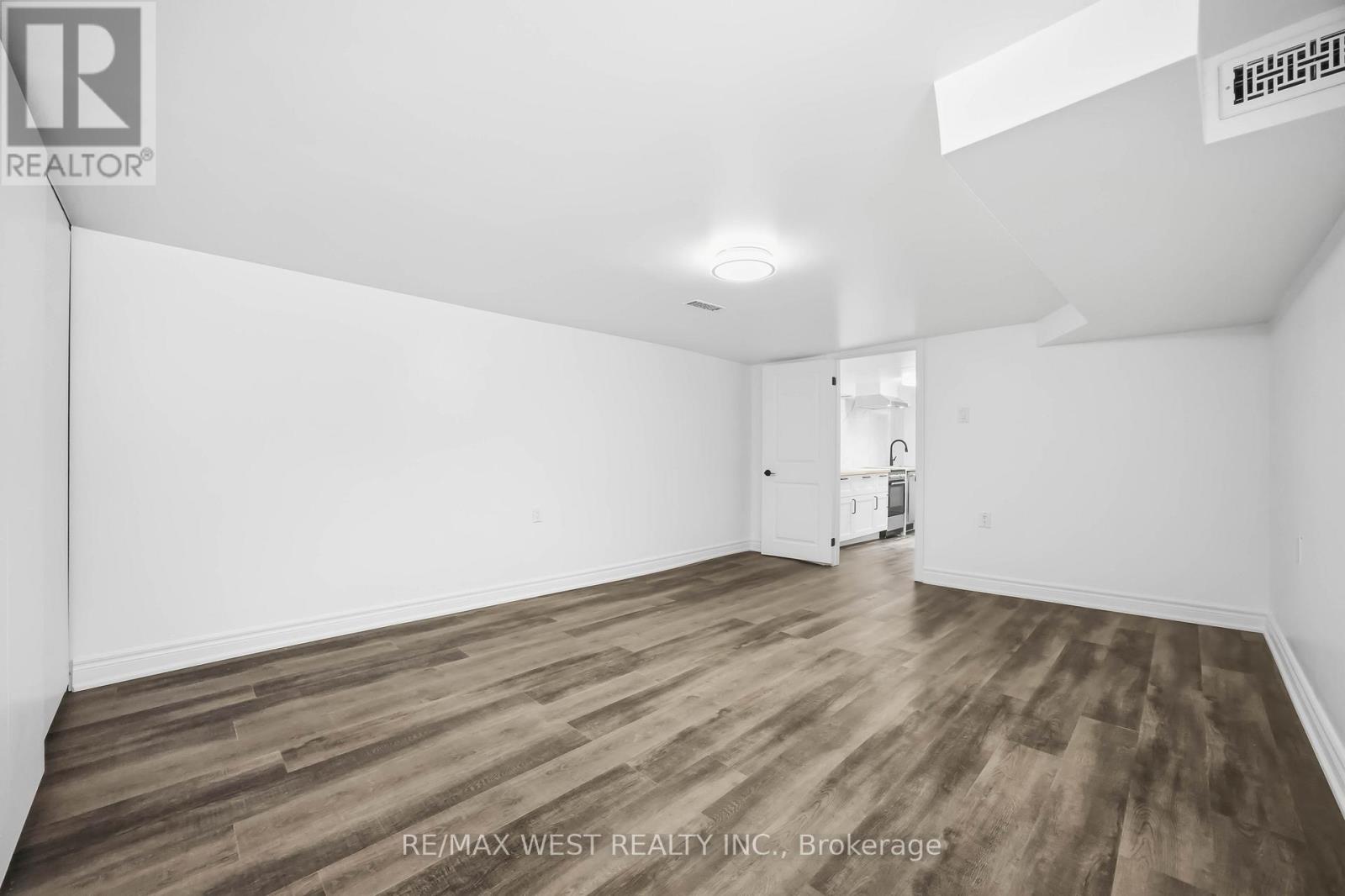 902 Woodbine Avenue, Toronto, Ontario  M4C 4B5 - Photo 42 - E12816118