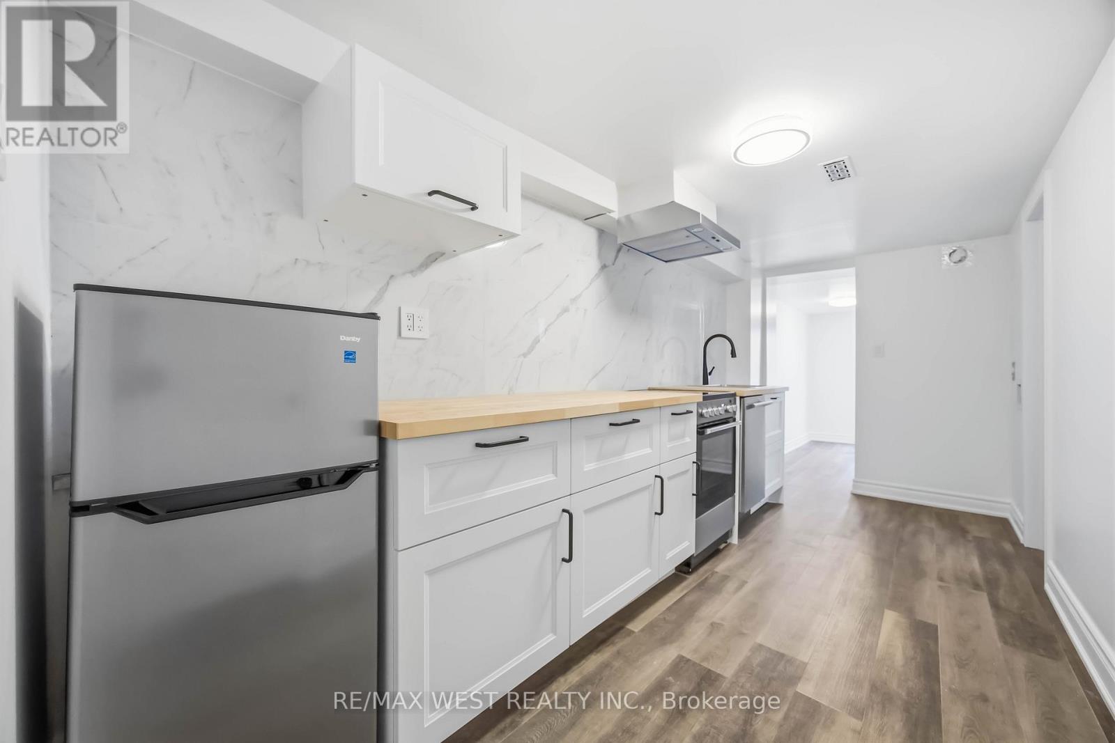 902 Woodbine Avenue, Toronto, Ontario  M4C 4B5 - Photo 37 - E12816118