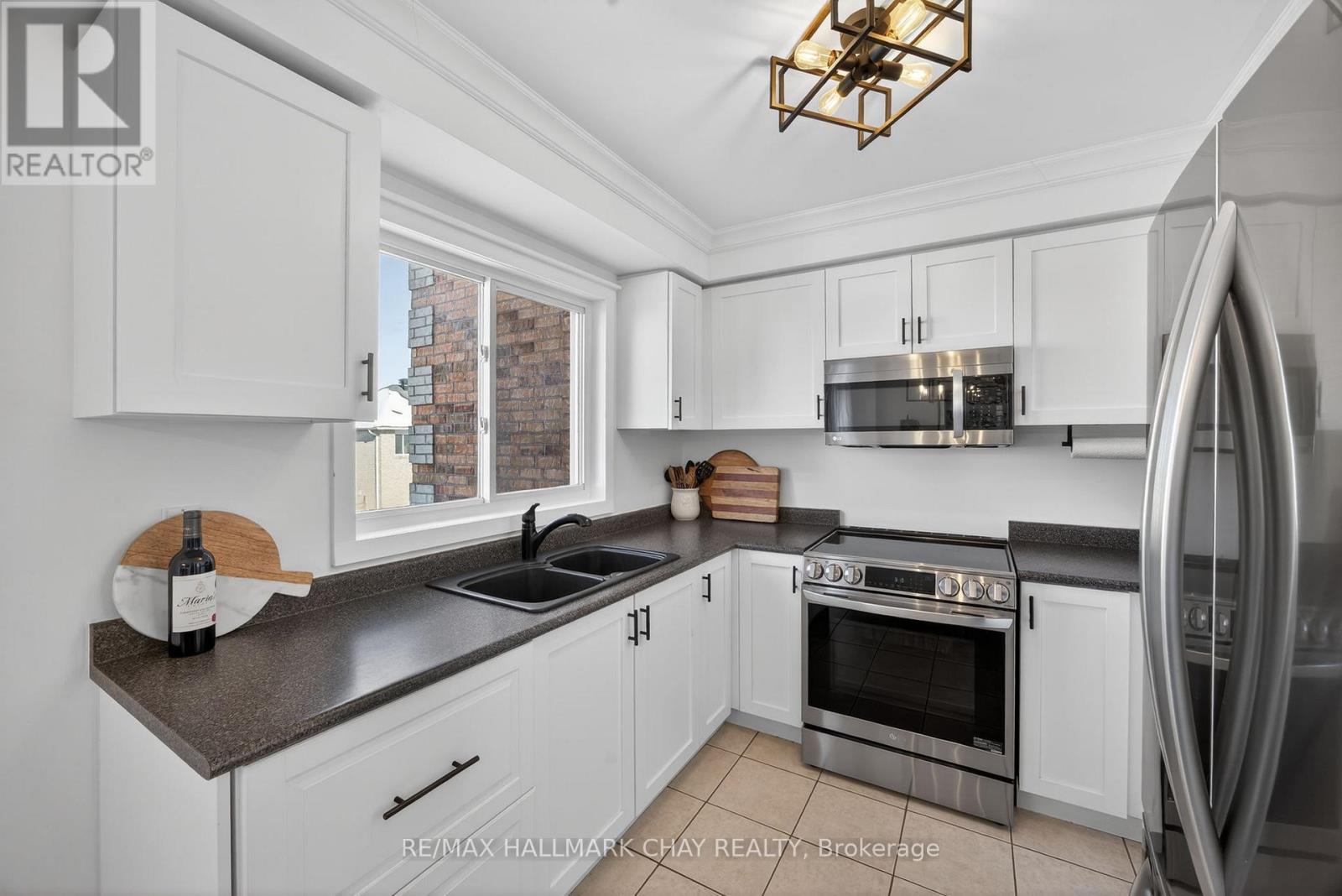 1412 Forest Street, Innisfil, Ontario  L9S 4Y4 - Photo 3 - N12816554