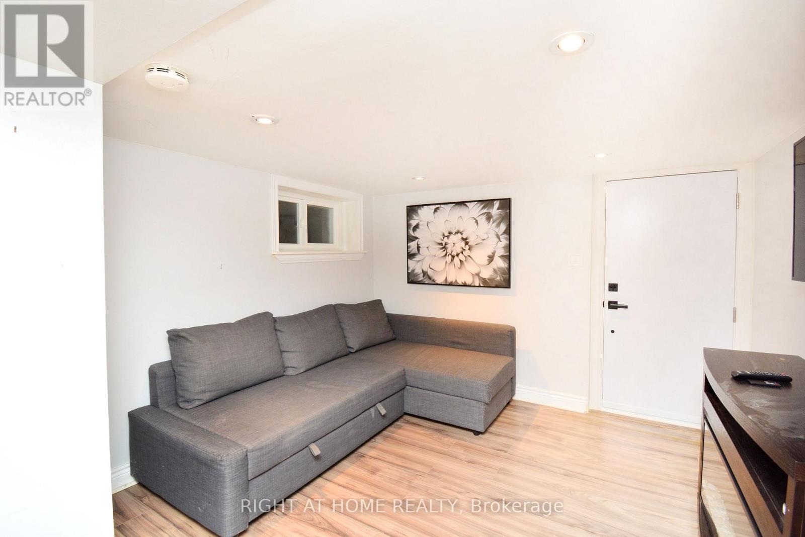 22 Landour Avenue, Toronto, Ontario  M6M 4J4 - Photo 18 - W12816404