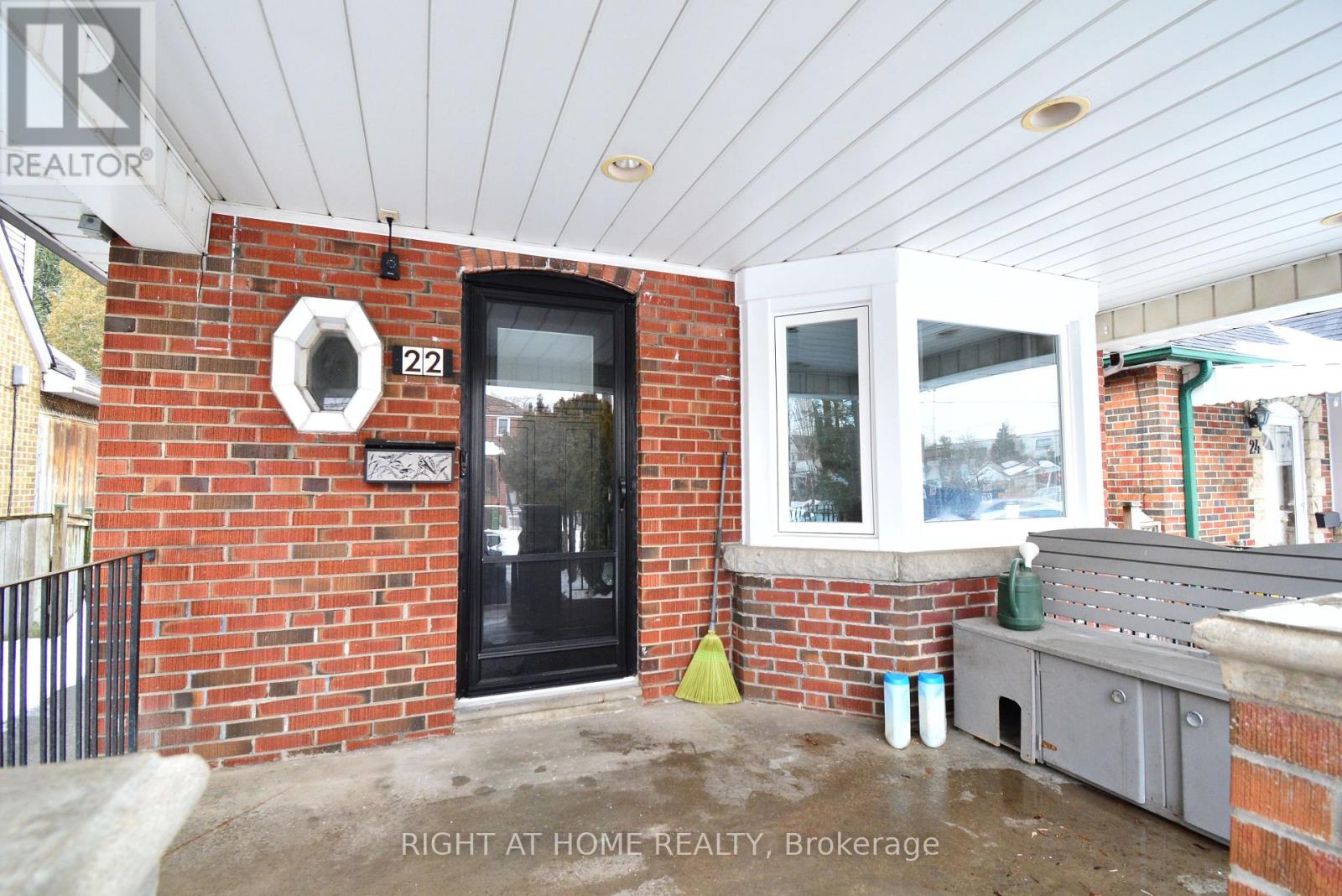 22 Landour Avenue, Toronto, Ontario  M6M 4J4 - Photo 2 - W12816404
