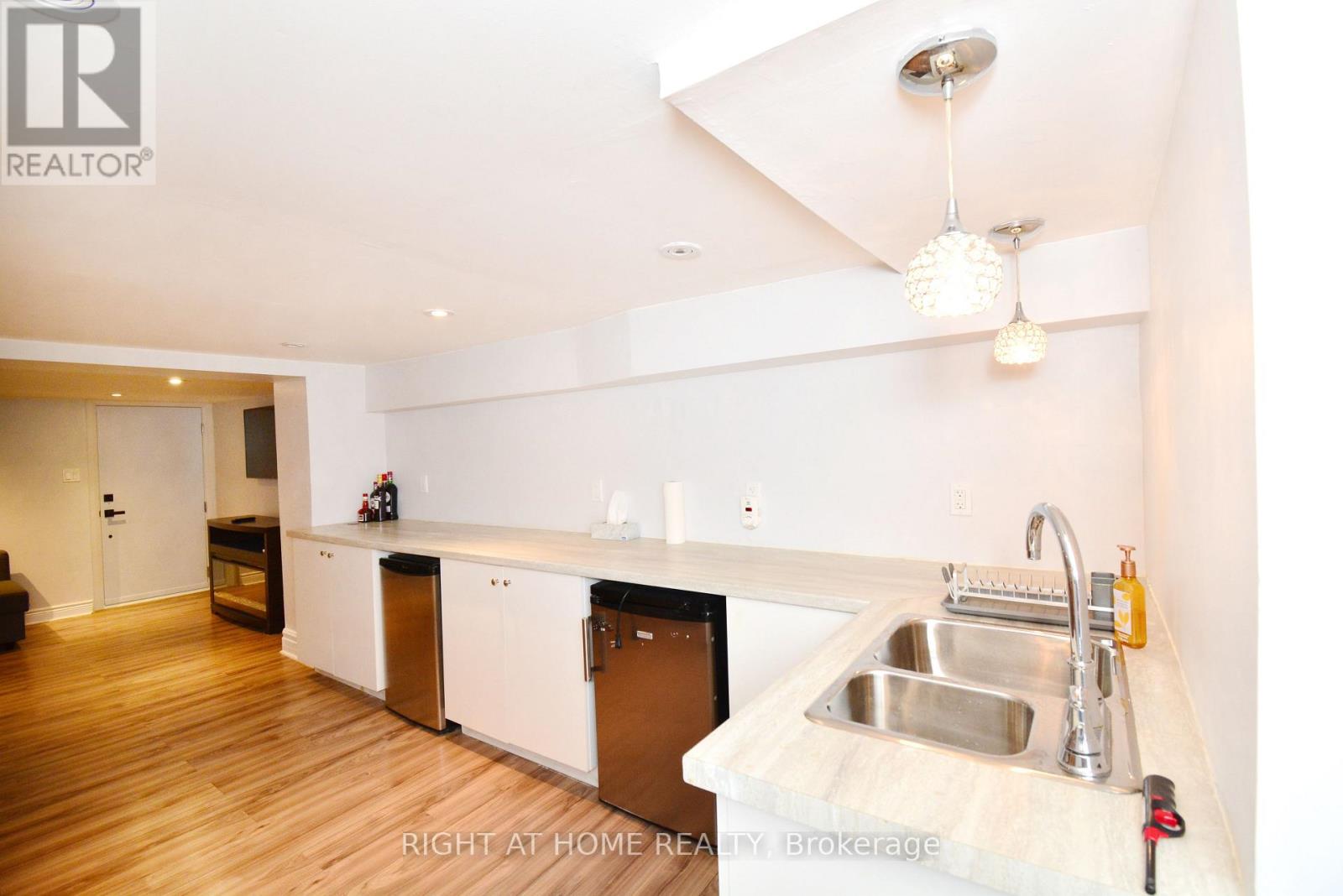 22 Landour Avenue, Toronto, Ontario  M6M 4J4 - Photo 21 - W12816404