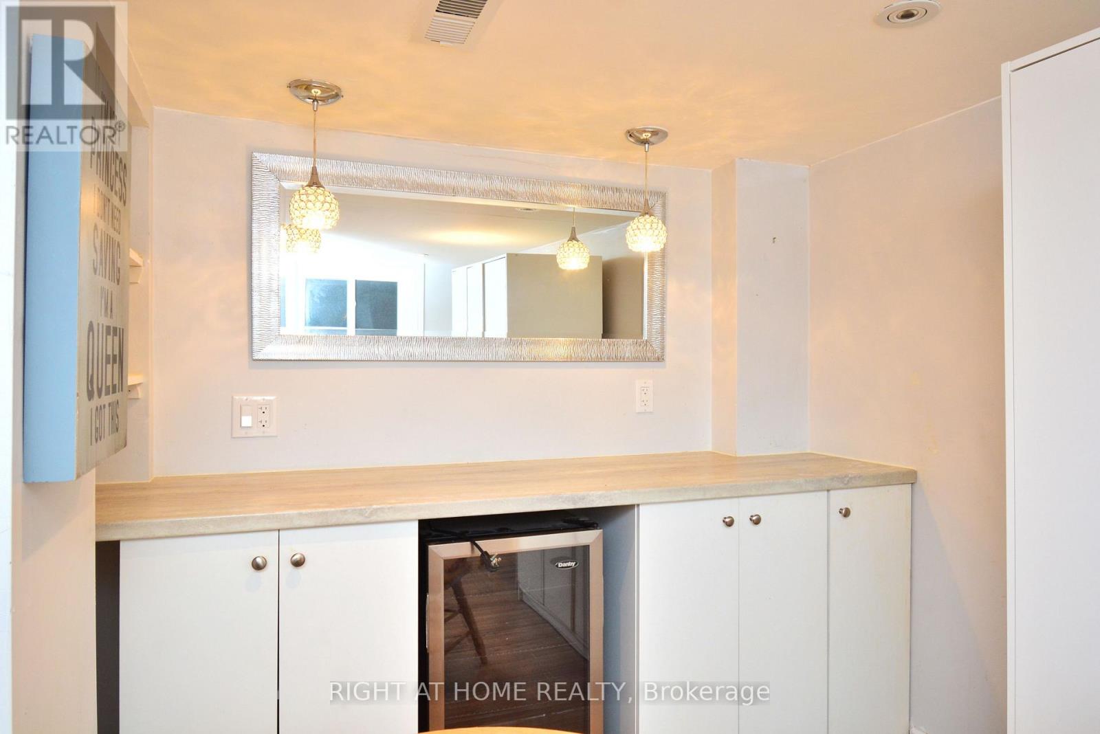 22 Landour Avenue, Toronto, Ontario  M6M 4J4 - Photo 23 - W12816404