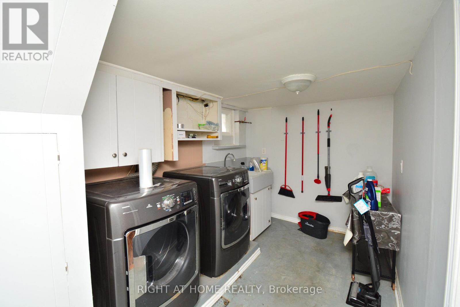 22 Landour Avenue, Toronto, Ontario  M6M 4J4 - Photo 25 - W12816404