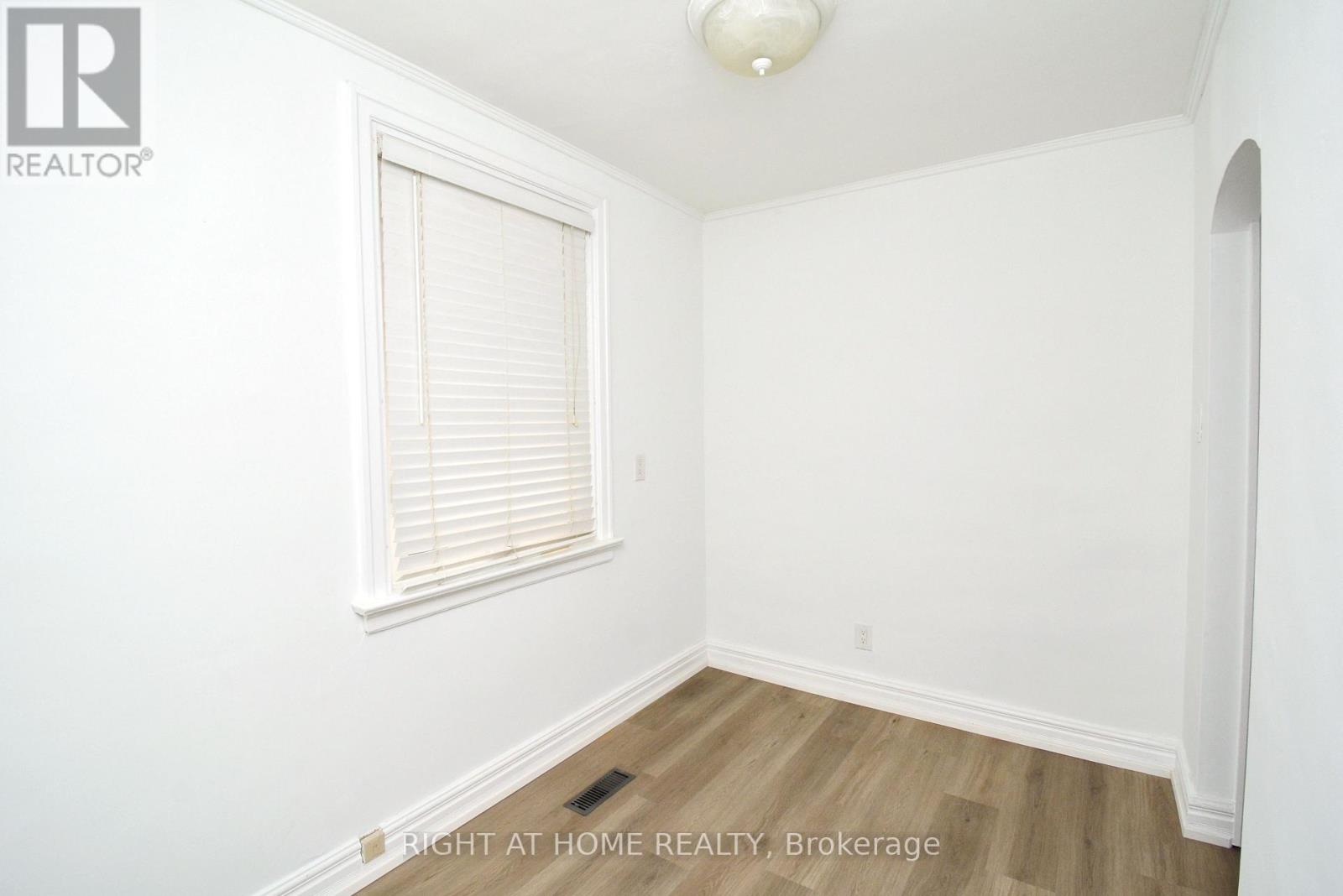 22 Landour Avenue, Toronto, Ontario  M6M 4J4 - Photo 6 - W12816404