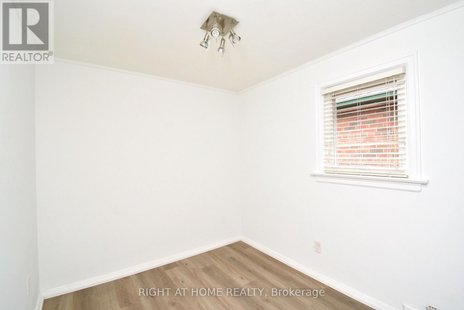 22 Landour Avenue, Toronto, Ontario  M6M 4J4 - Photo 7 - W12816404