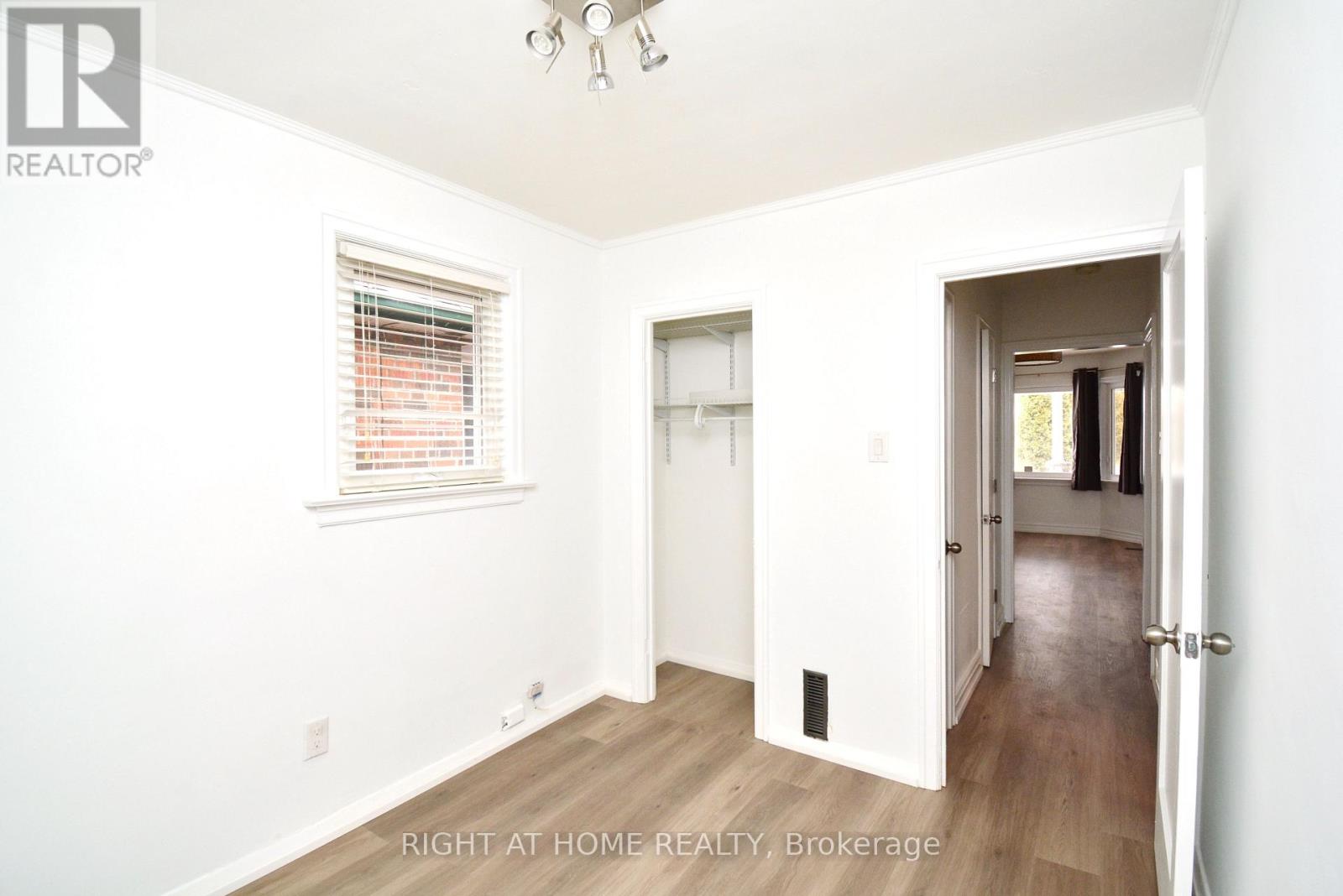 22 Landour Avenue, Toronto, Ontario  M6M 4J4 - Photo 8 - W12816404