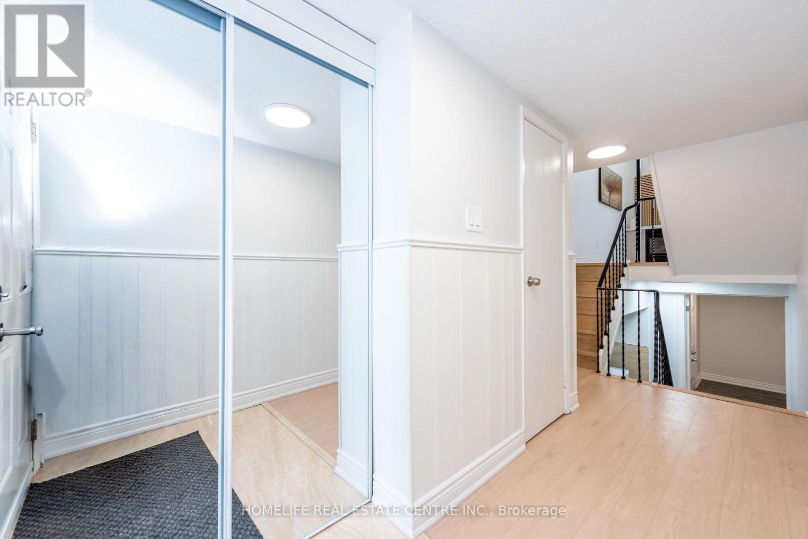 62 Mccallum Court, Brampton, Ontario  L6W 3M4 - Photo 6 - W12816422