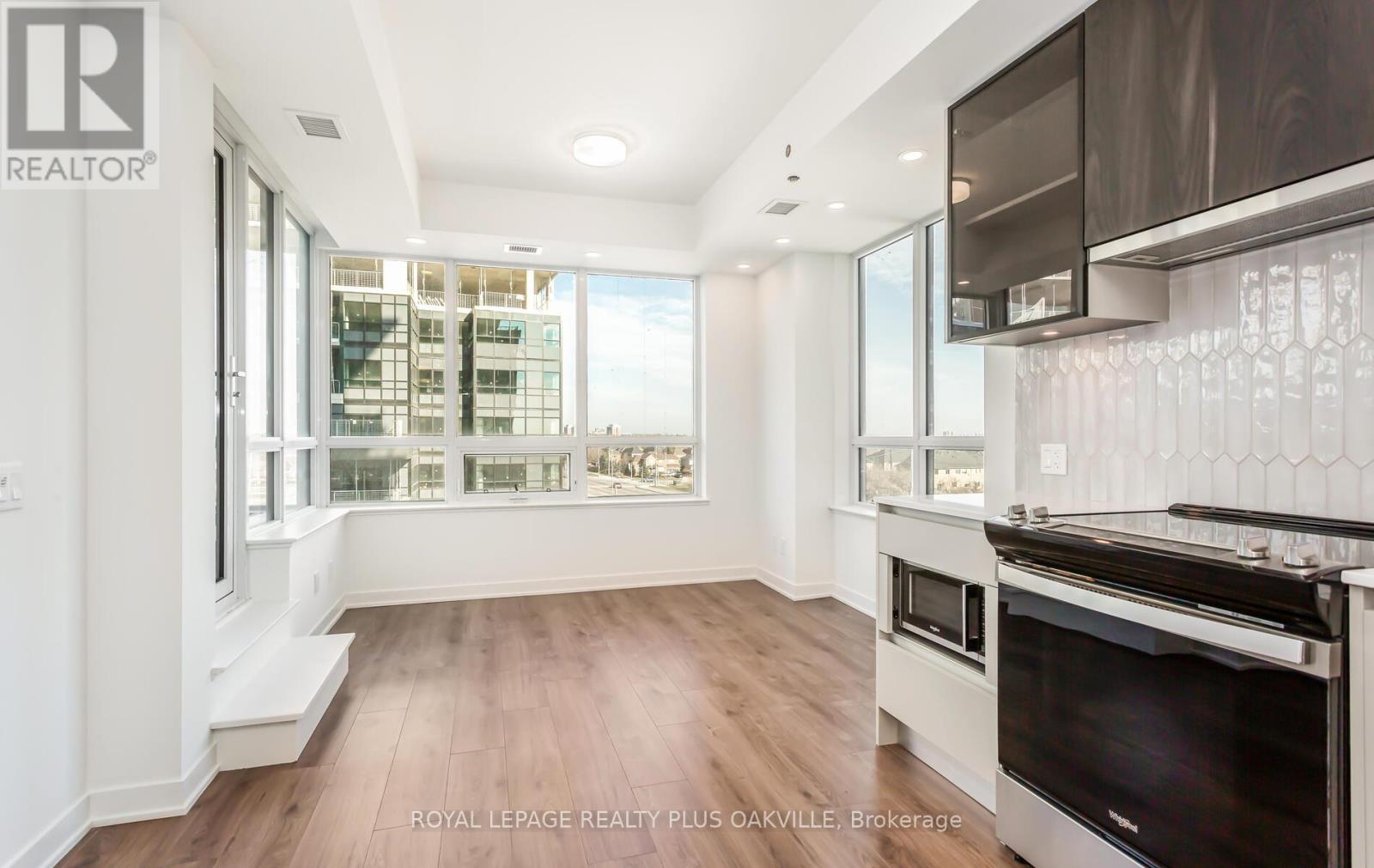 425 - 405 Dundas Street, Oakville, Ontario  L6M 5P9 - Photo 13 - W12816432