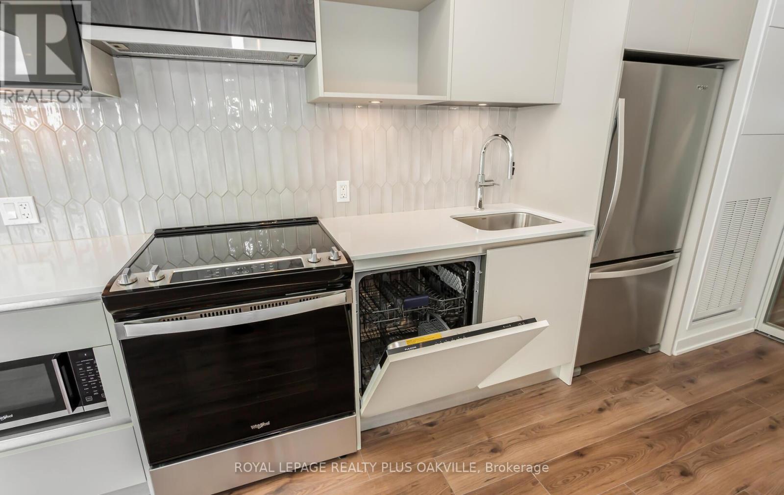 425 - 405 Dundas Street, Oakville, Ontario  L6M 5P9 - Photo 26 - W12816432