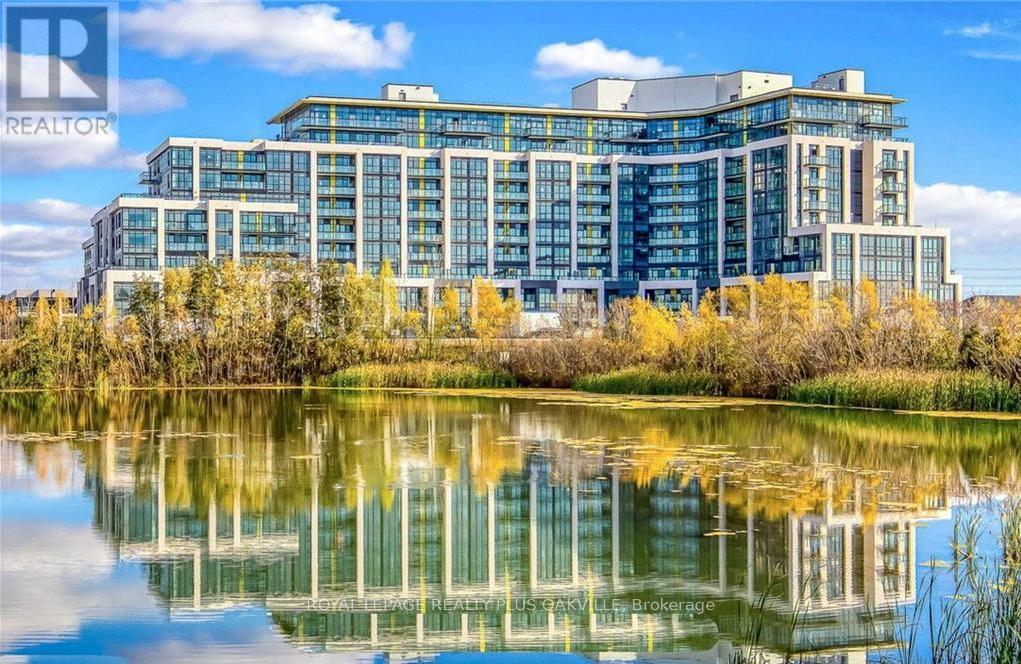 425 - 405 Dundas Street, Oakville, Ontario  L6M 5P9 - Photo 3 - W12816432