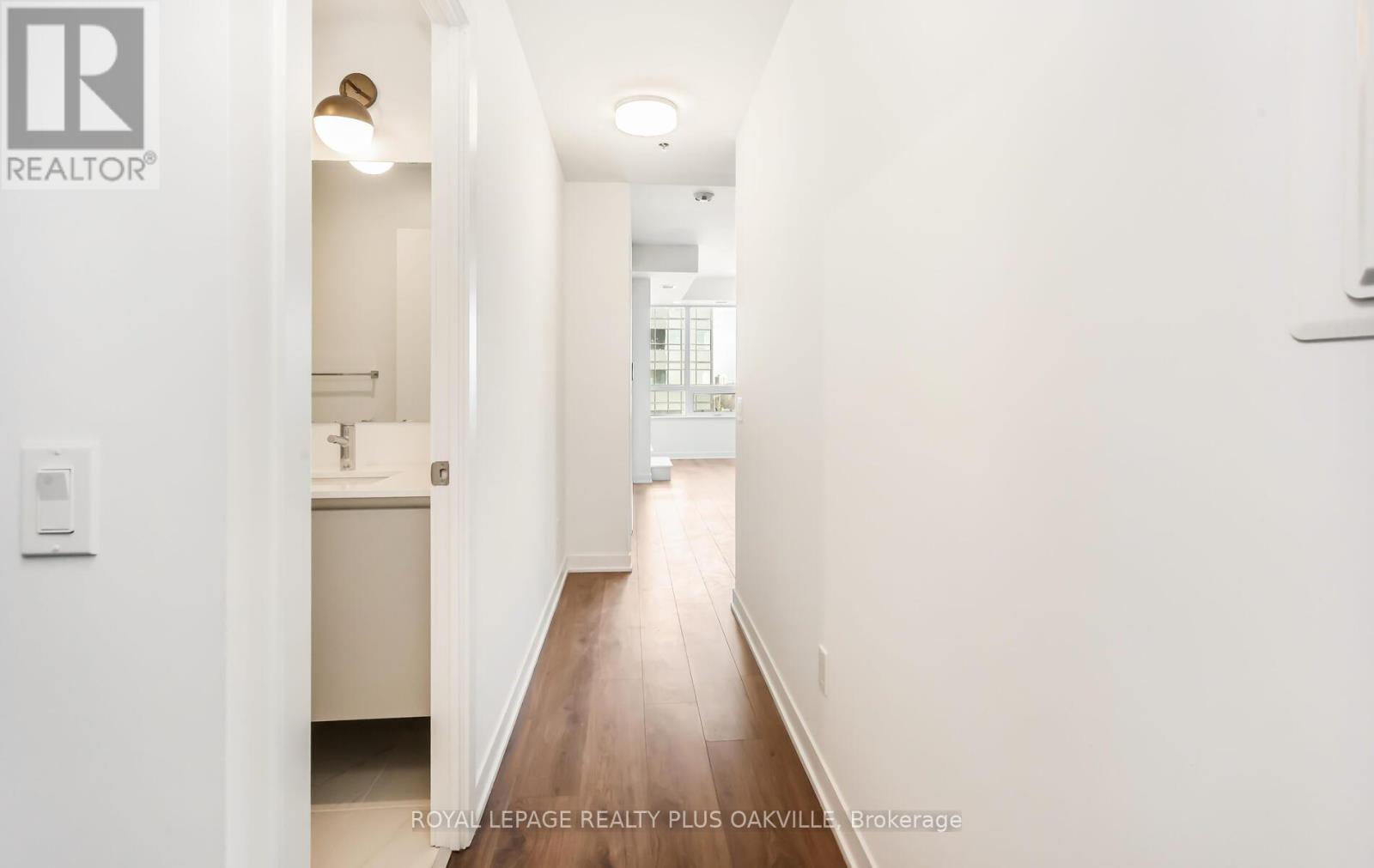 425 - 405 Dundas Street, Oakville, Ontario  L6M 5P9 - Photo 9 - W12816432