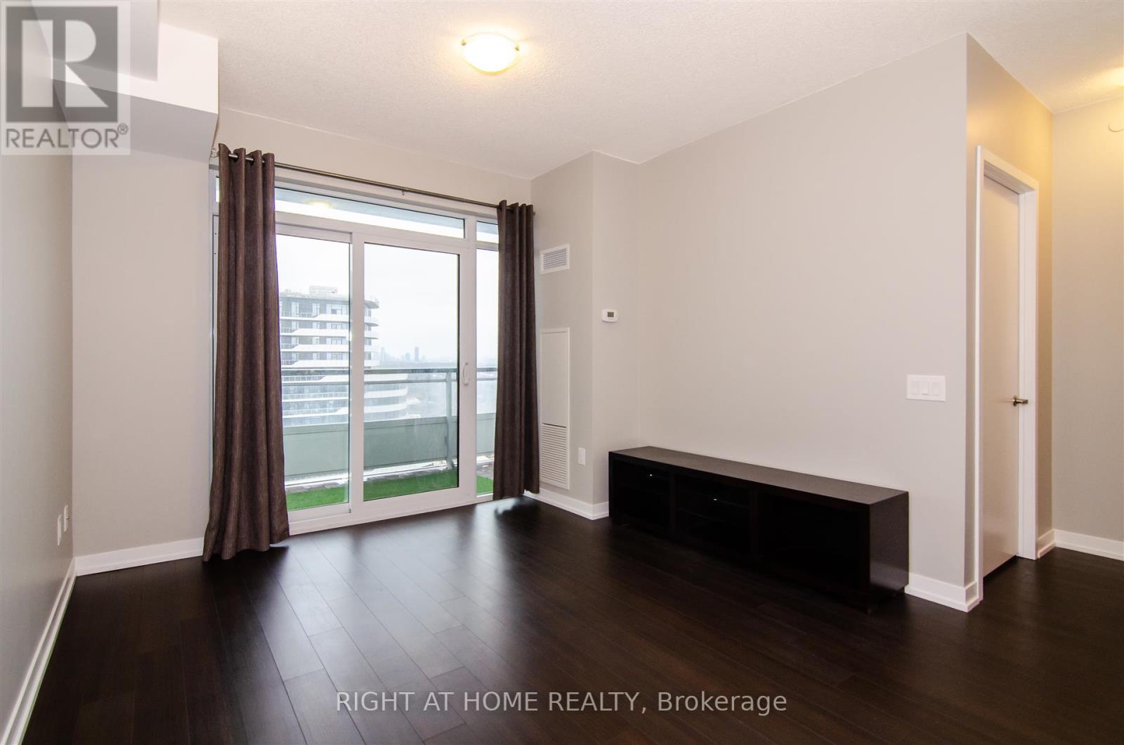 1812 - 2560 Eglinton Avenue W, Mississauga, Ontario  L5M 0Y3 - Photo 3 - W12816454