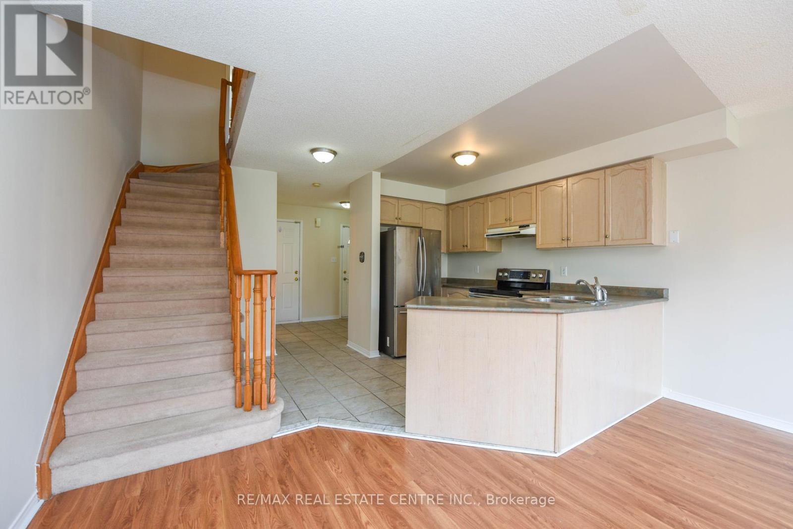 1093 Foxglove Place, Mississauga, Ontario  L5V 2N5 - Photo 12 - W12816464