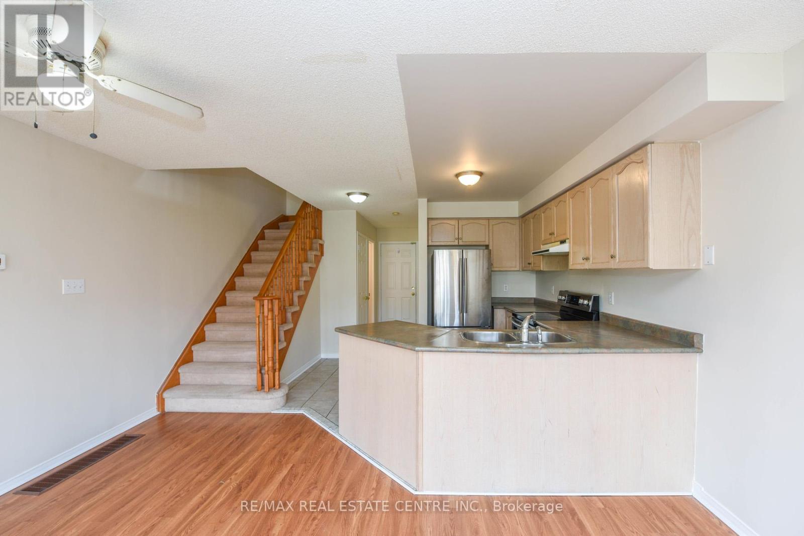 1093 Foxglove Place, Mississauga, Ontario  L5V 2N5 - Photo 13 - W12816464