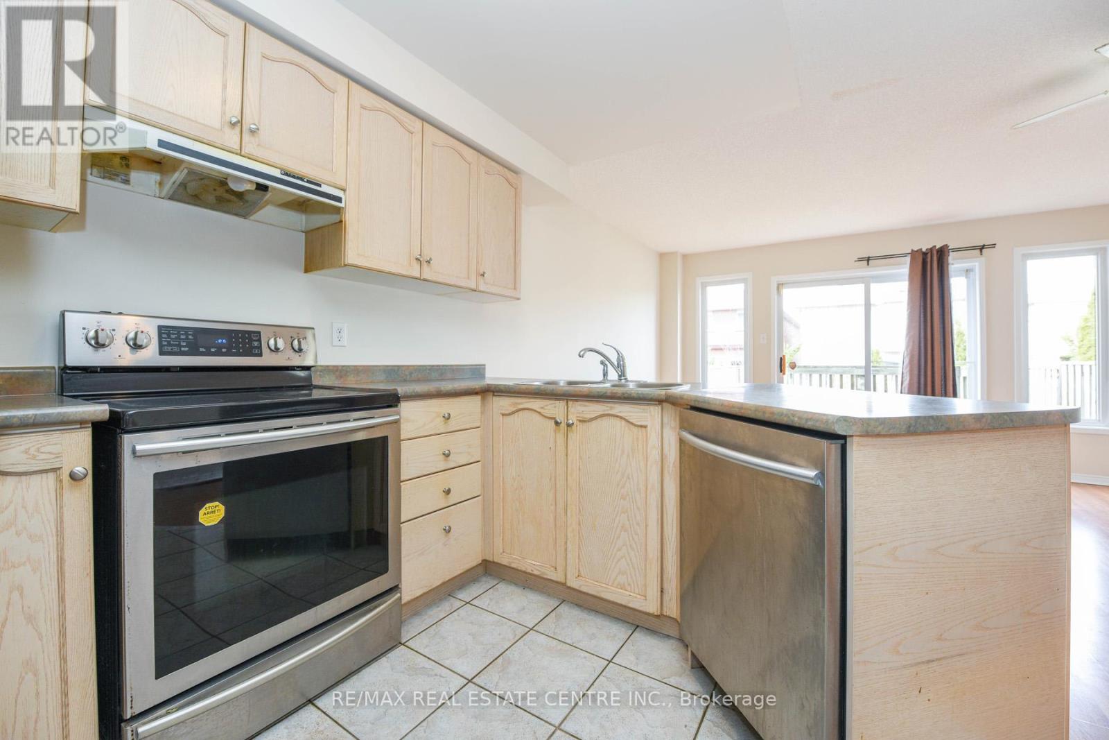 1093 Foxglove Place, Mississauga, Ontario  L5V 2N5 - Photo 16 - W12816464