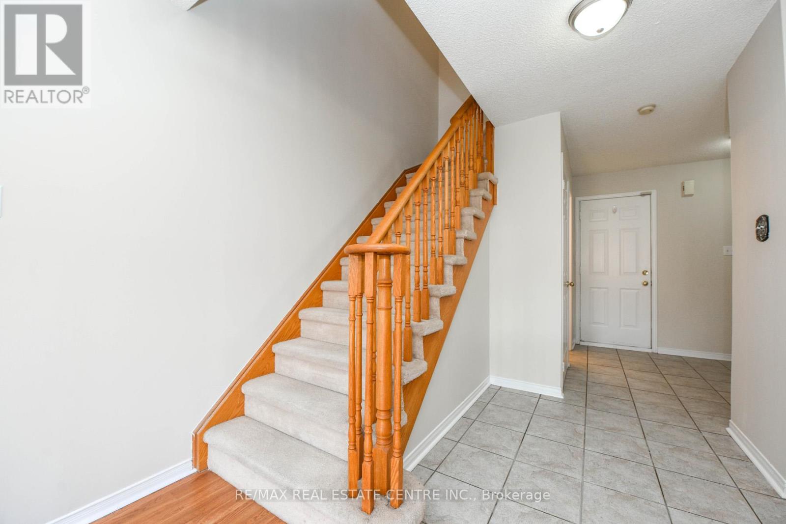 1093 Foxglove Place, Mississauga, Ontario  L5V 2N5 - Photo 17 - W12816464