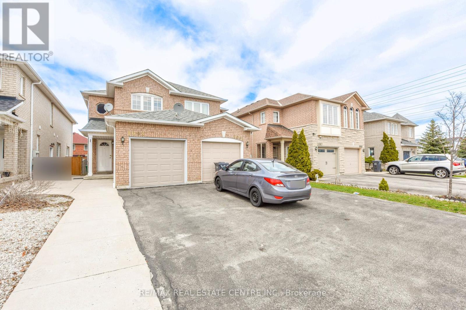 1093 Foxglove Place, Mississauga, Ontario  L5V 2N5 - Photo 2 - W12816464