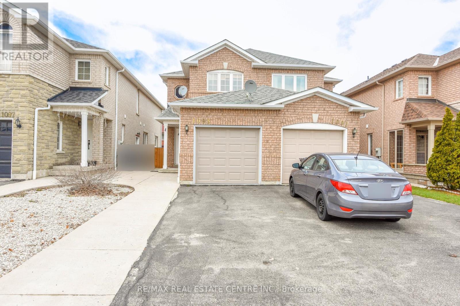 1093 Foxglove Place, Mississauga, Ontario  L5V 2N5 - Photo 4 - W12816464