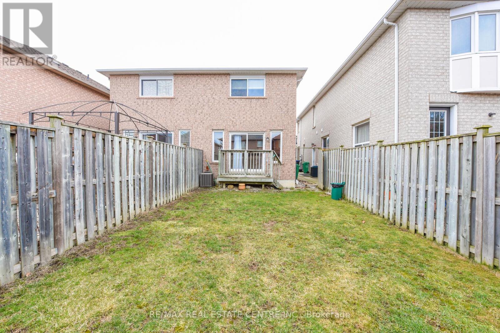 1093 Foxglove Place, Mississauga, Ontario  L5V 2N5 - Photo 6 - W12816464