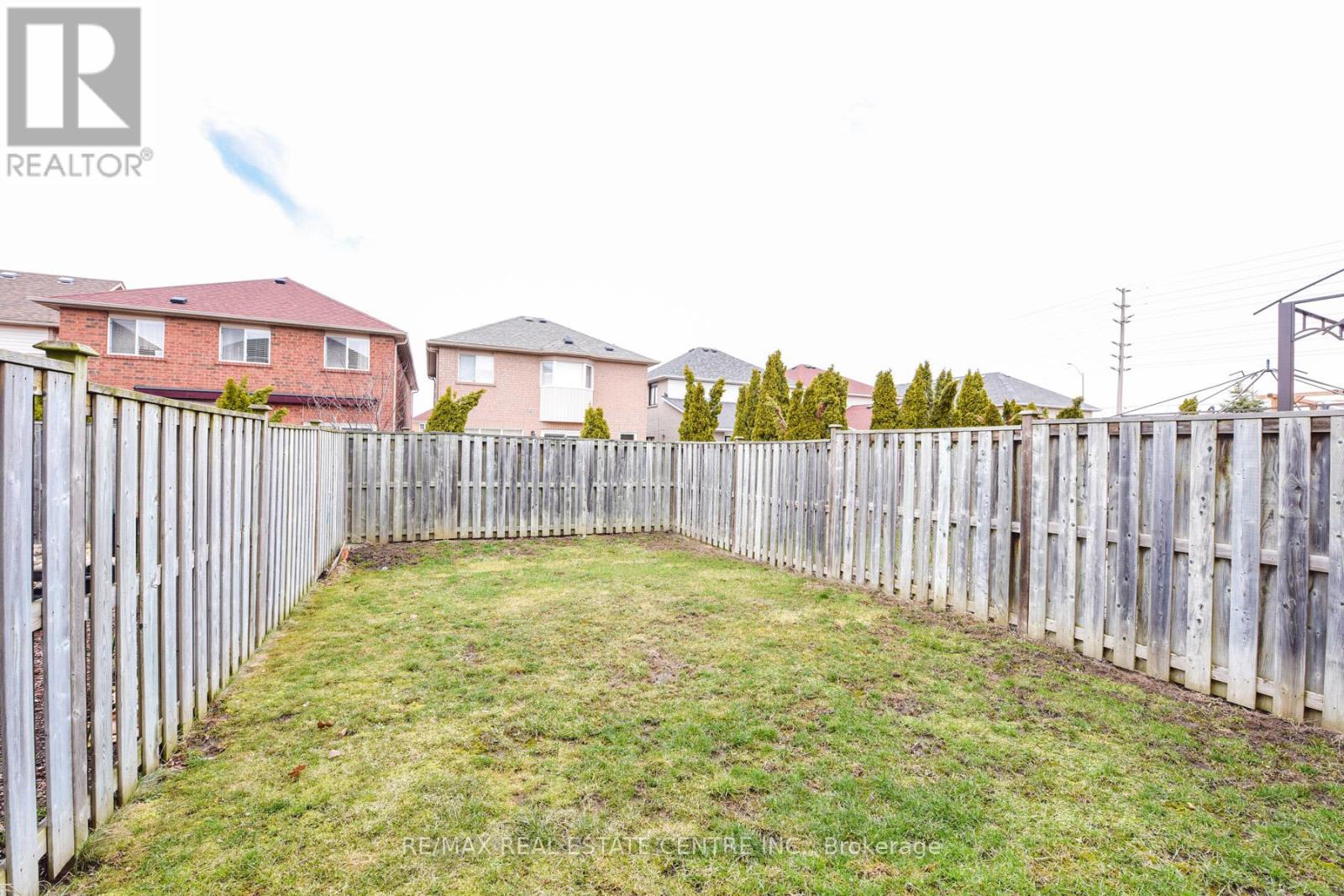 1093 Foxglove Place, Mississauga, Ontario  L5V 2N5 - Photo 7 - W12816464