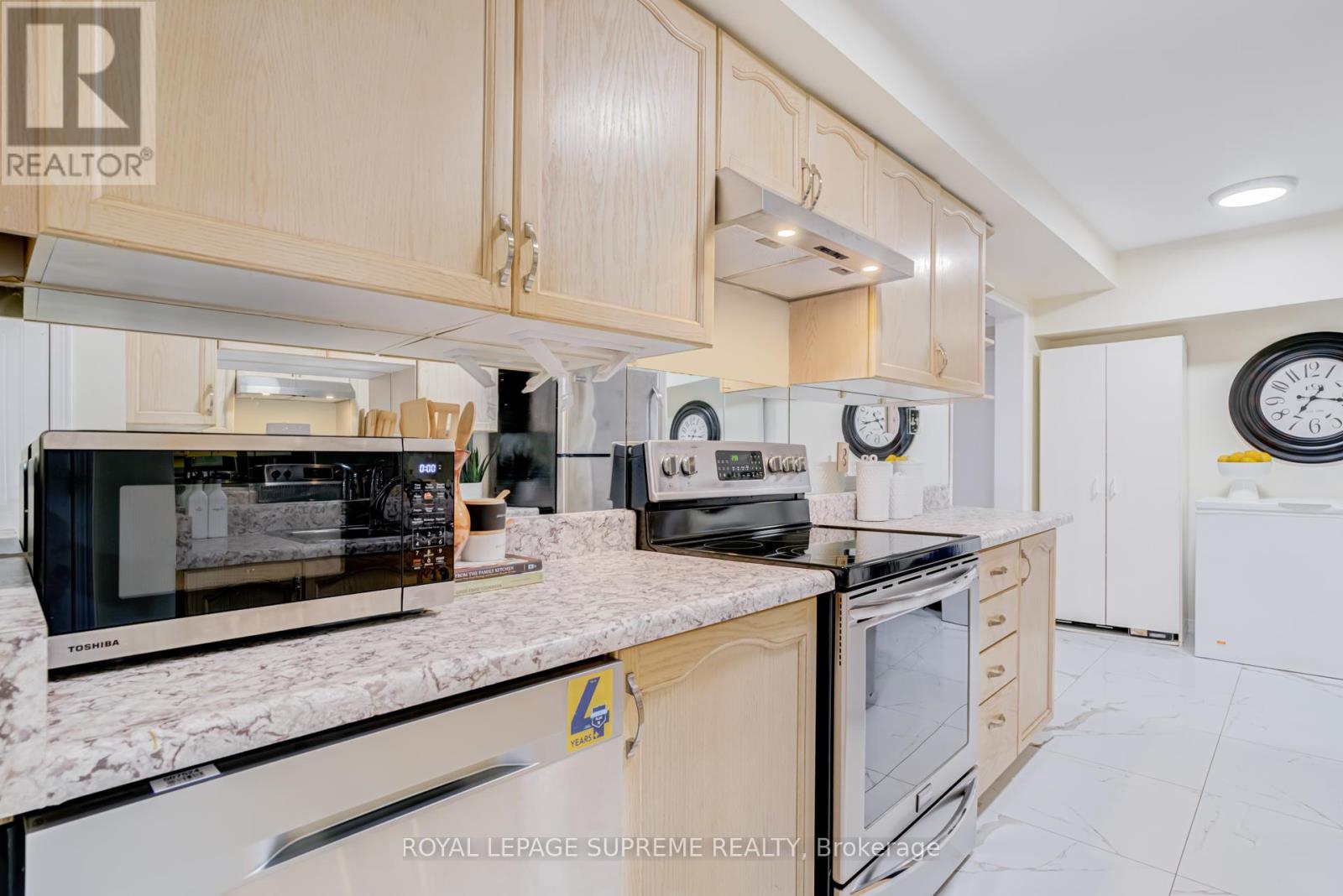 202 - 62 Sidney Belsey Crescent, Toronto, Ontario  M6M 5J3 - Photo 10 - W12816534