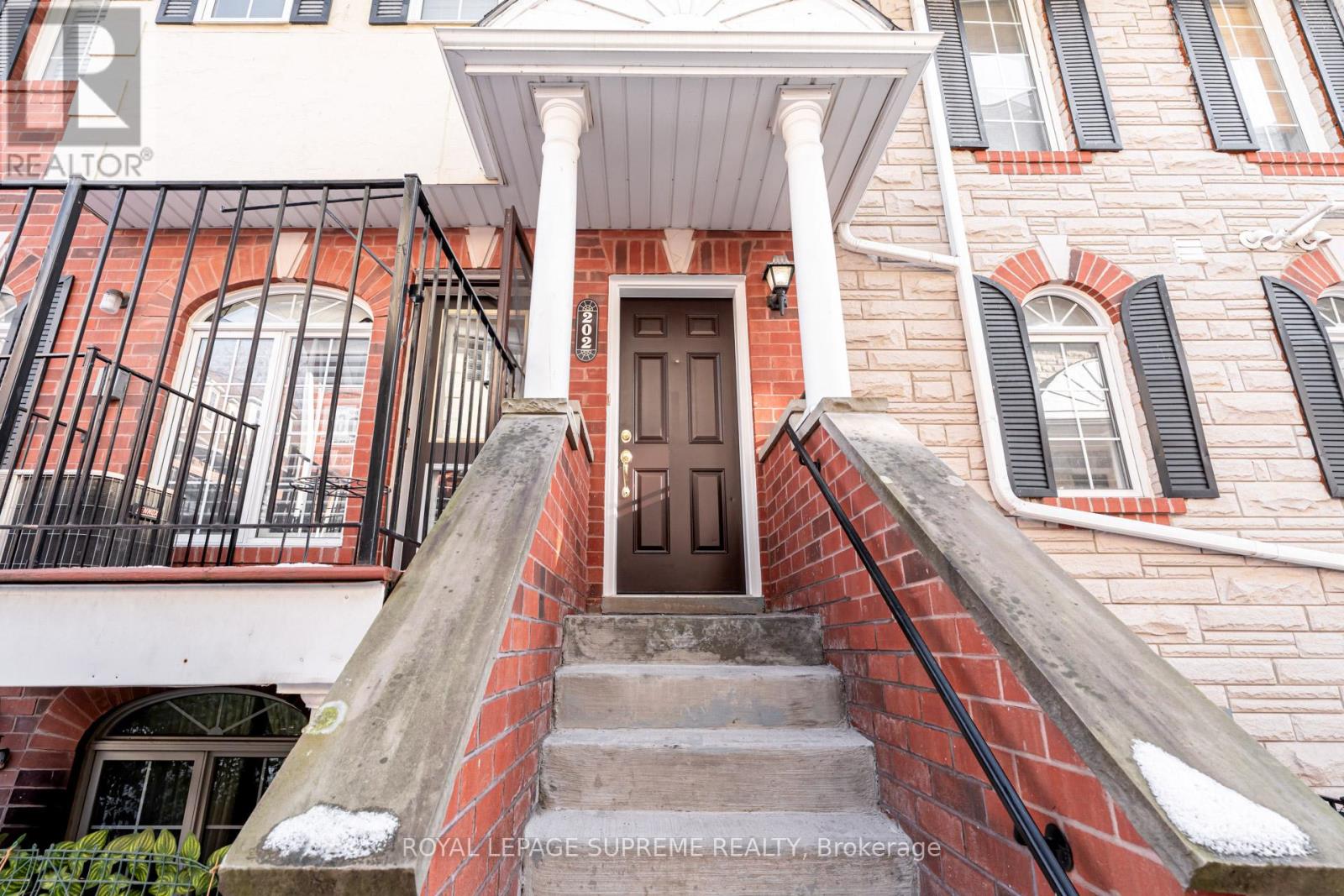 202 - 62 Sidney Belsey Crescent, Toronto, Ontario  M6M 5J3 - Photo 2 - W12816534