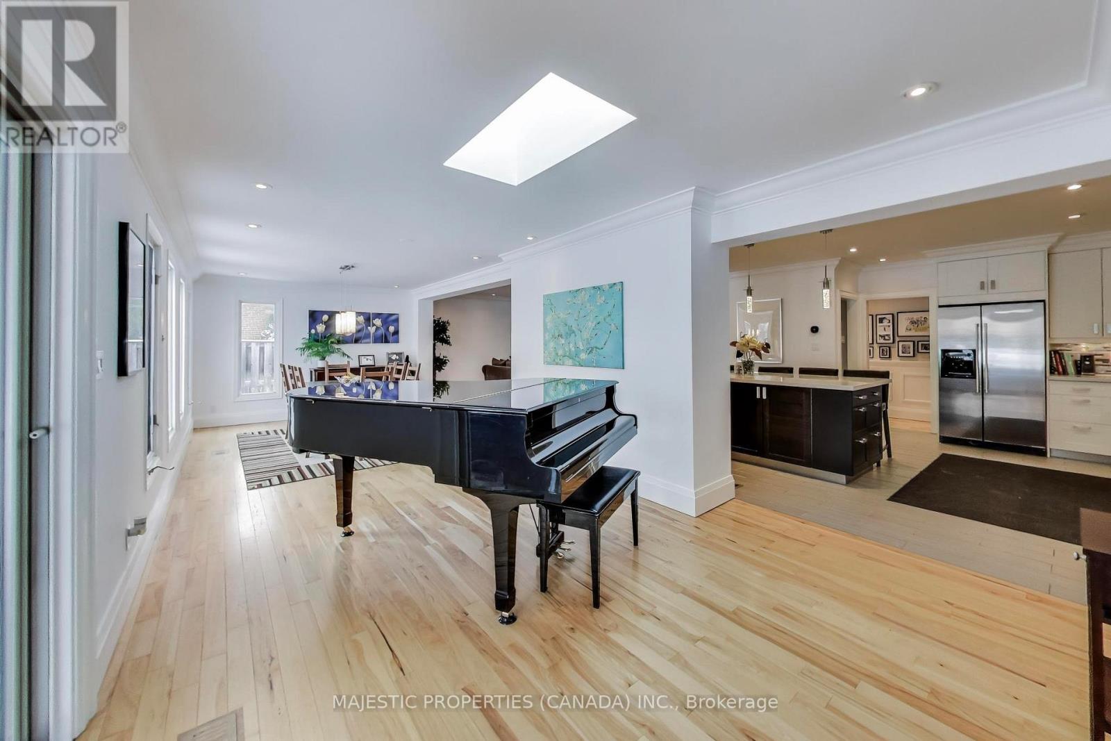 42 Abinger Crescent, Toronto, Ontario  M9B 2Y6 - Photo 10 - W12816560