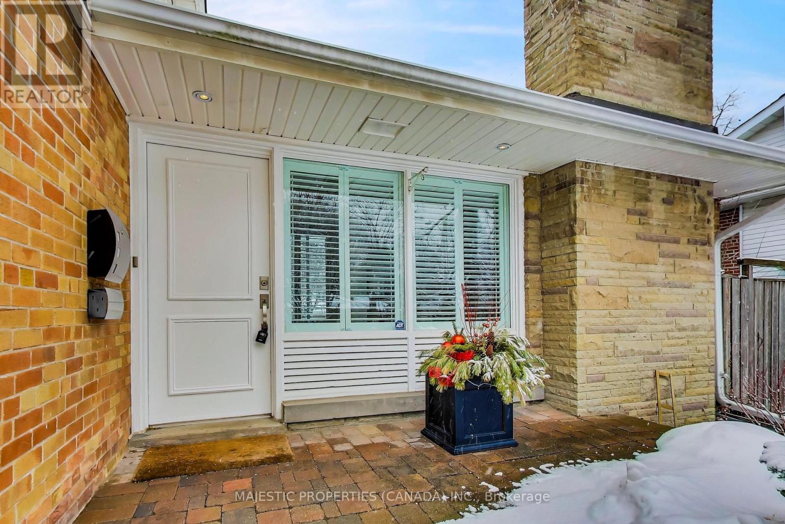 42 Abinger Crescent, Toronto, Ontario  M9B 2Y6 - Photo 3 - W12816560